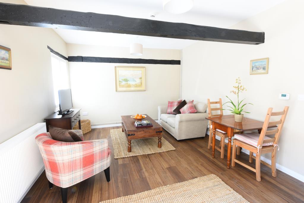 Woodstock Suites Charlton  Экстерьер фото