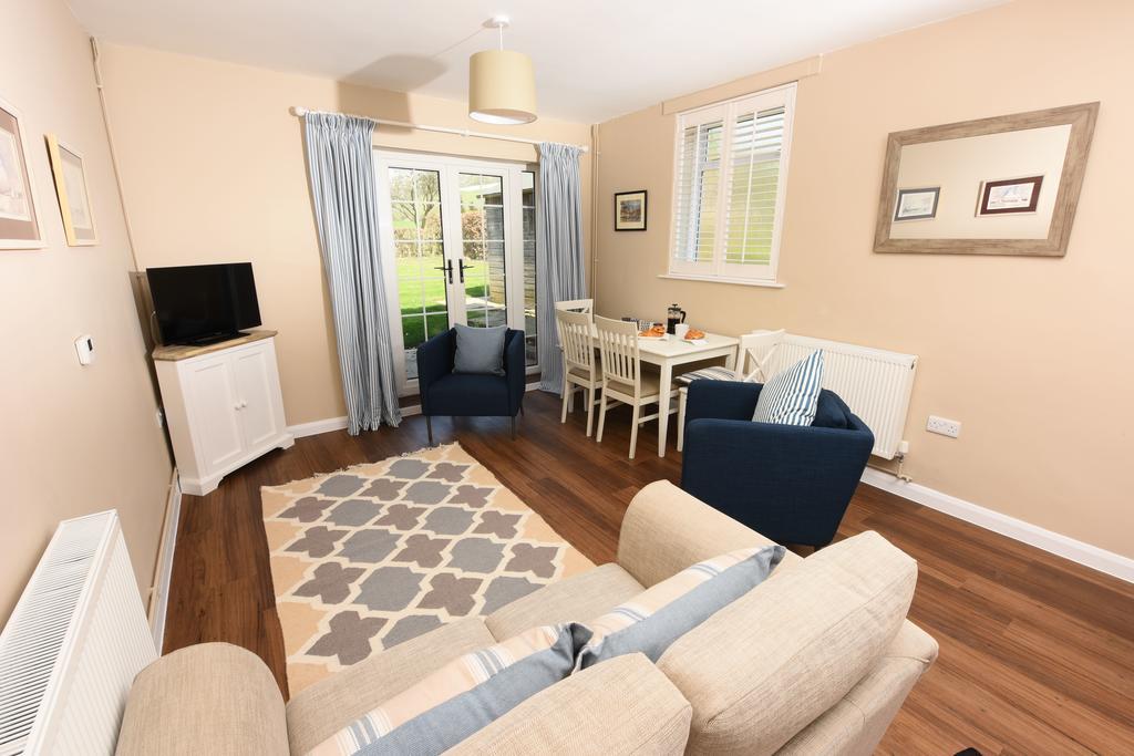 Woodstock Suites Charlton  Экстерьер фото
